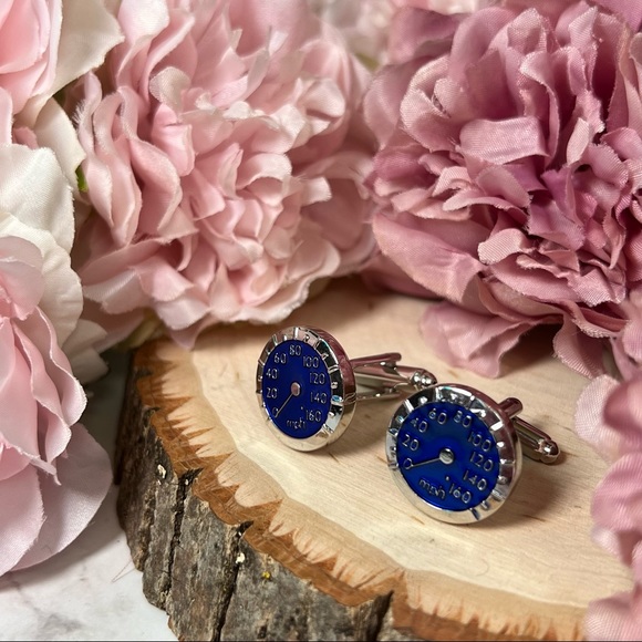 Luxury Car Blue and Silver Speedometer Cufflinks - Picture 5 of 16